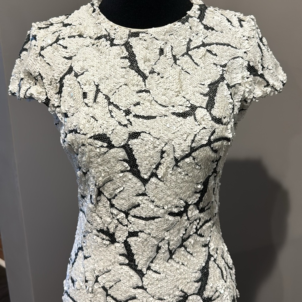 Dress the Population Black & White Curve-Skimming Cocktail Dress